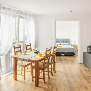 Comfortable And Bright In Tower Bridge Apartment